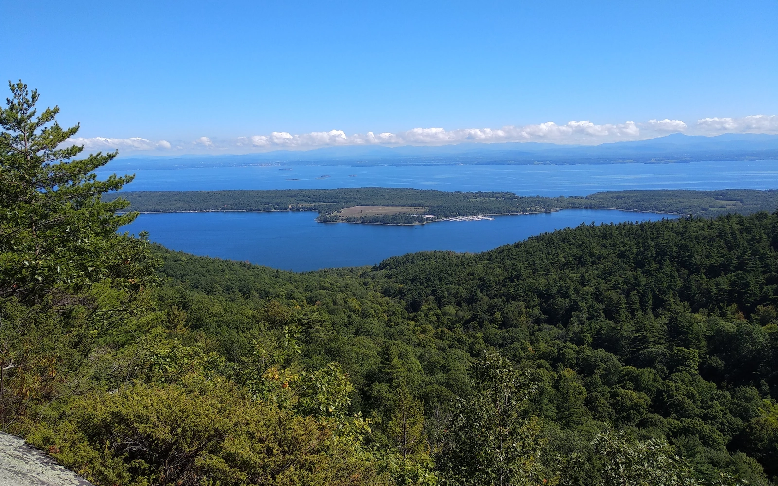 Lake area and mountain land in Bennington
